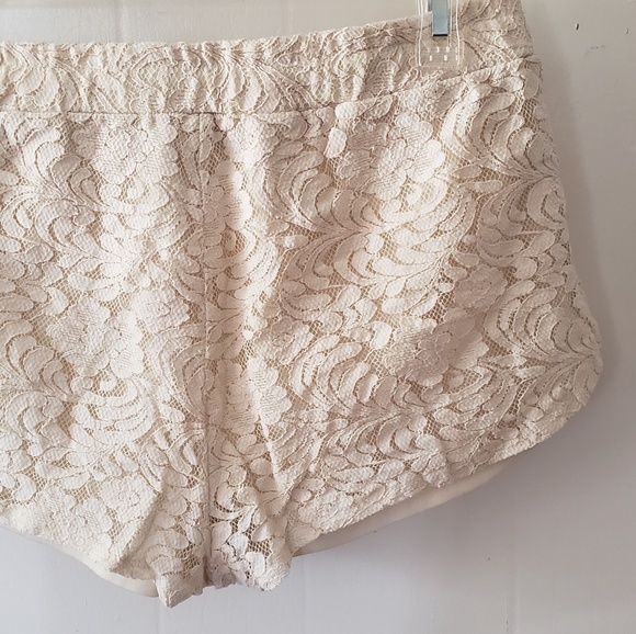 Lace shorts - Picture 1 of 3